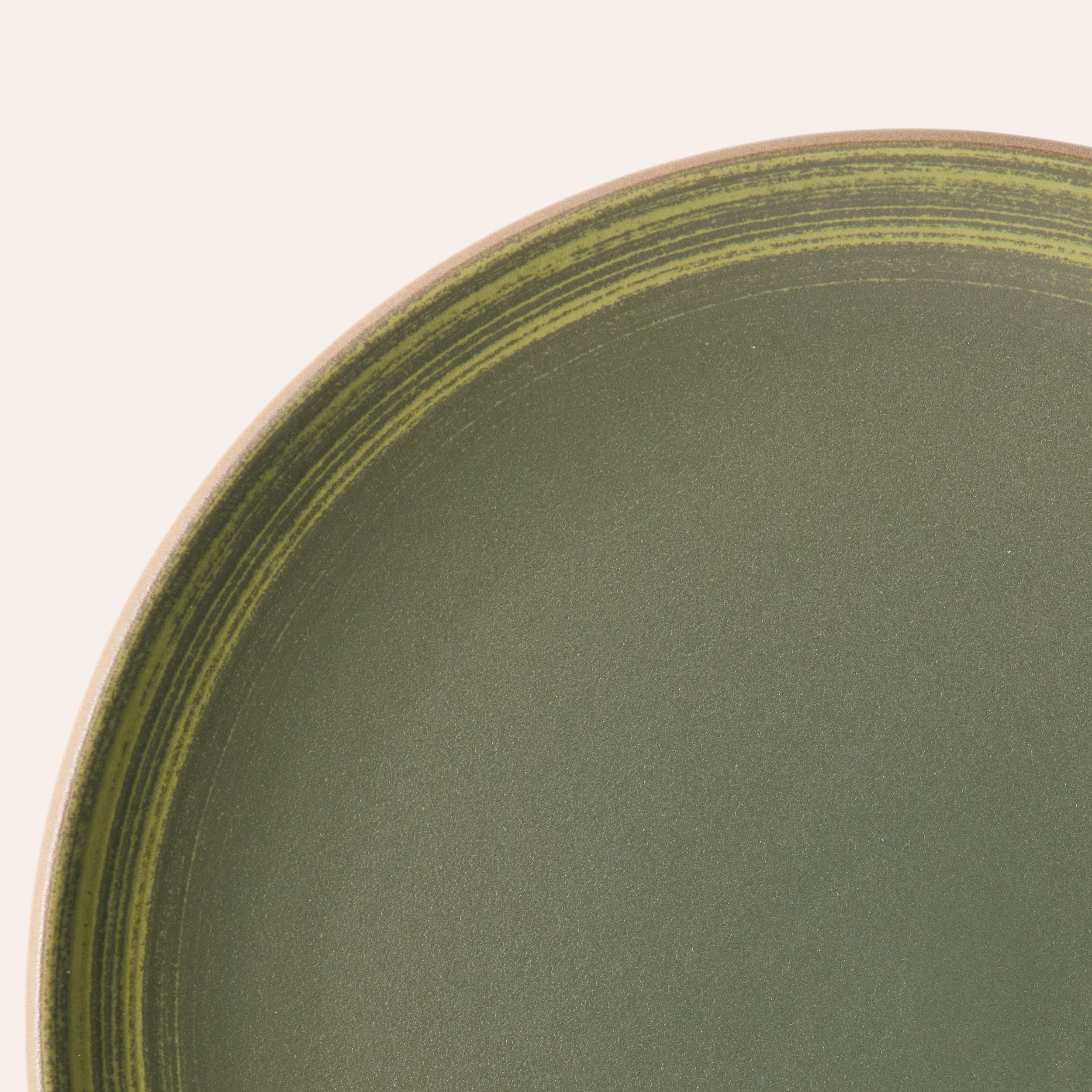 Coupe Dinner Plate in Skog Moss